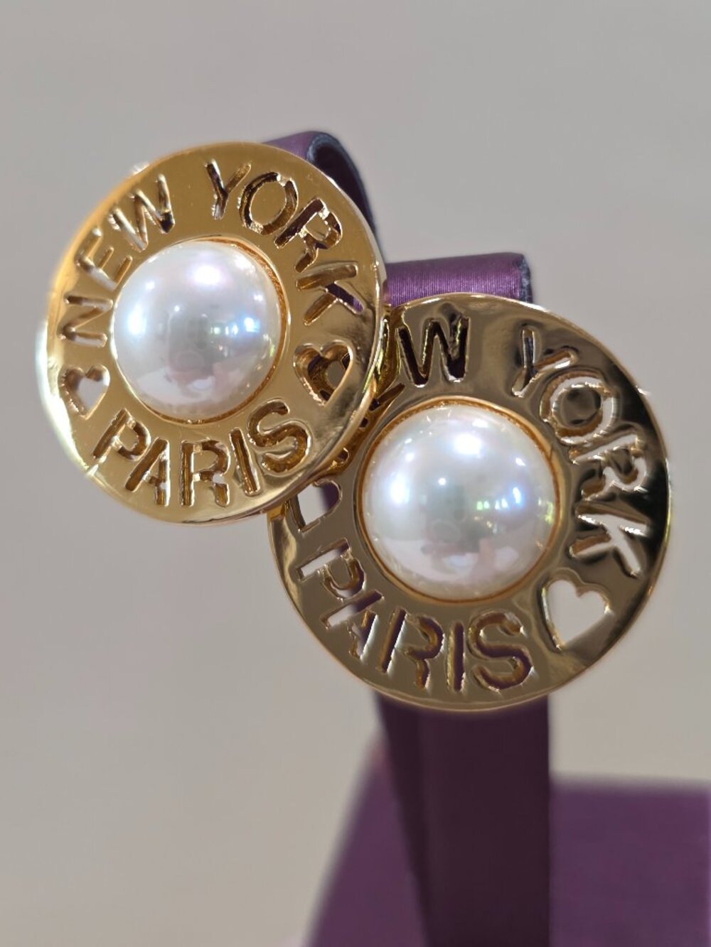 Rare Vintage 1976 Carolee New York Paris Pearl Cabochon Gold Round Clip Earrings
